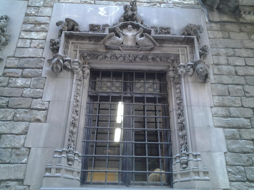 Barcelona: Gothic Quarter Legends Walking Tour with Tapas - “Tapas” means one pintxo and a drink, at the right moment