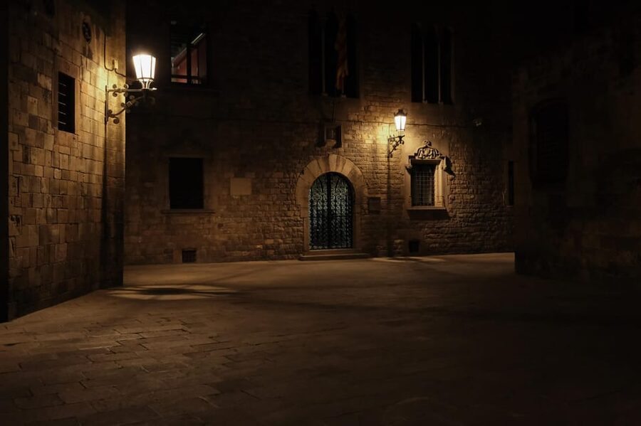 Barcelona: Gothic Quarter Night Walk Mysteries and Legends - Key Things You’ll Actually Notice On This Gothic Quarter Night Walk