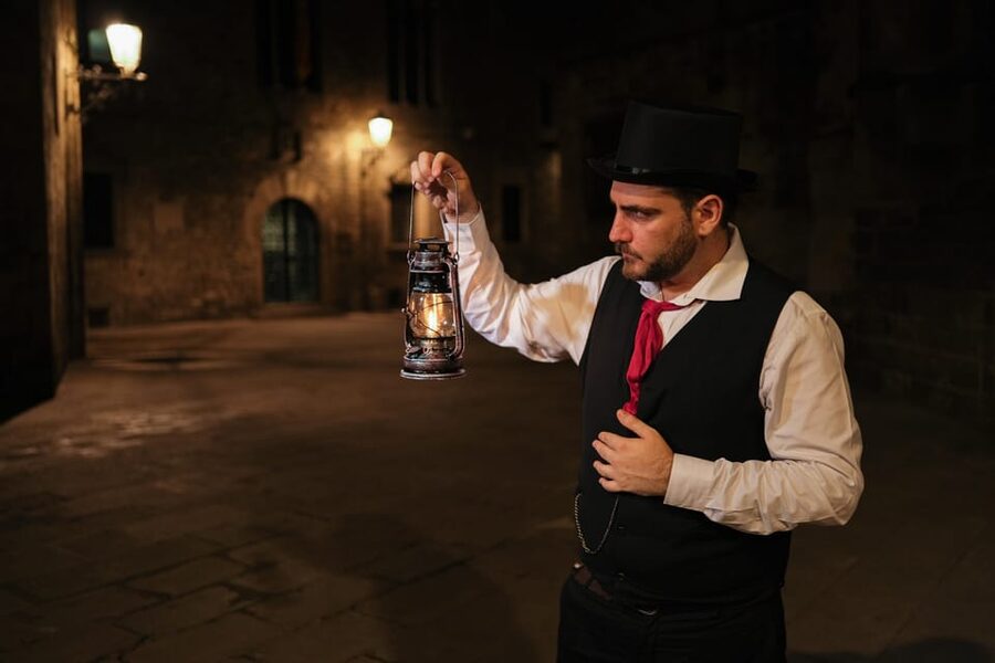 Barcelona: Gothic Quarter Night Walk Mysteries and Legends - Expert Storytelling, Lantern Vibes, and the Listening Reality