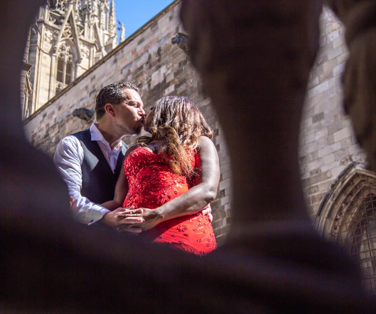 Barcelona: Gothic Quarter Private Photoshoot Experience - What you’ll see on the photos: natural, not mannequin
