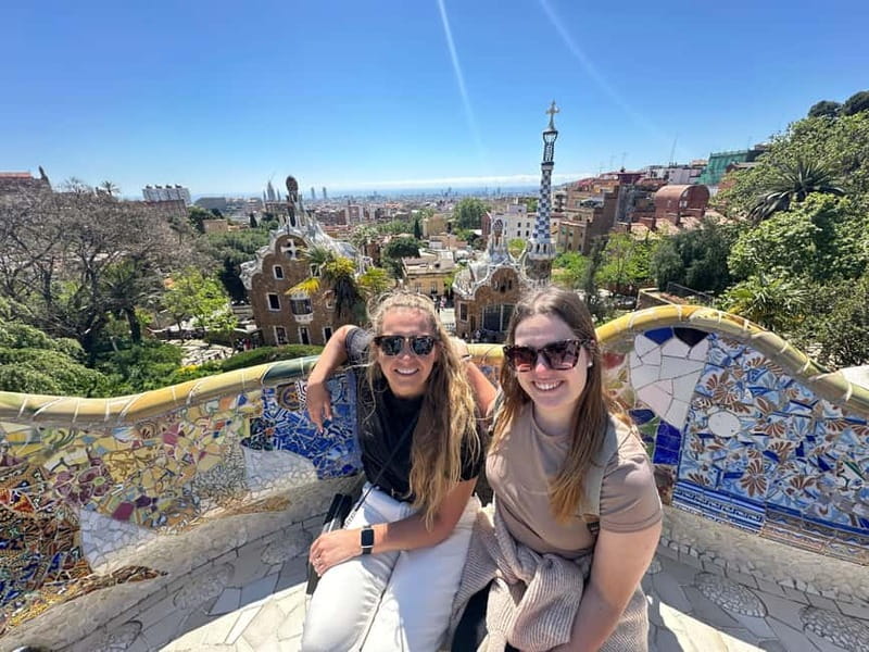 Barcelona: Gothic Quarter, Sagrada Familia & Park Güell Tour - Gothic Quarter and Jewish Quarter: what to notice as you walk