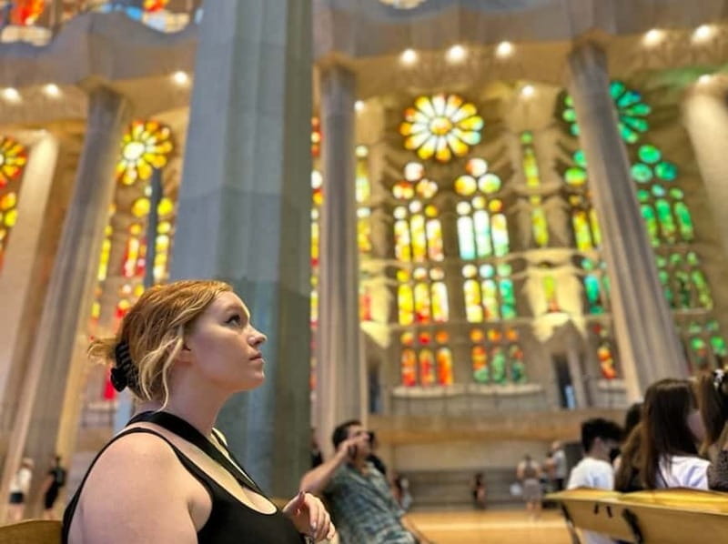 Barcelona: Gothic Quarter, Sagrada Familia & Park Güell Tour - Barcelona Cathedral and Pont del Bisbe: short stops that pay off