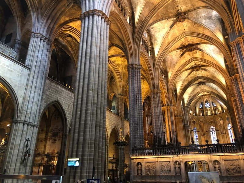 Barcelona: Gothic Quarter, Sagrada Familia & Park Güell Tour - Back to the city: a lunch break that keeps the day humane