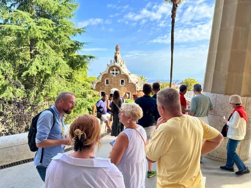Barcelona: Gothic Quarter, Sagrada Familia & Park Güell Tour - Meeting at Hotel Lamaro, then straight into old Barcelona streets