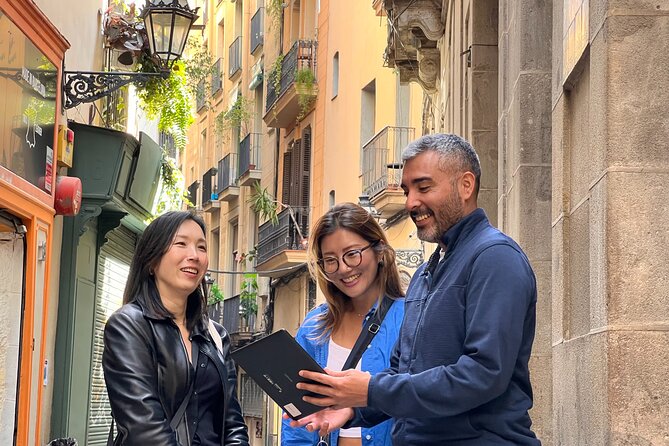Barcelona Gothic Quarter Tour (Small Group) - Squares and City Hall: where the route becomes a real walking tour
