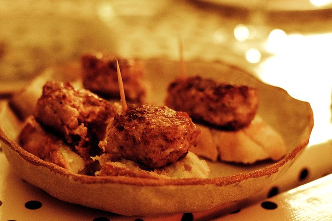 Barcelona Gothic Quarter VIP Tapas & Wine Tour - Entering the Ciutat Vella mindset, tapas by tapas