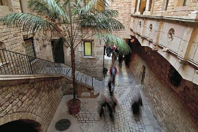 Barcelona Gothic Quarter Walking Tour - Guide quality can swing the experience, so plan accordingly