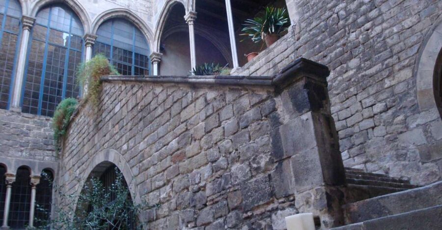 Barcelona: Gothic Quarter Walking Tour - Who should book this tour (and who might not)
