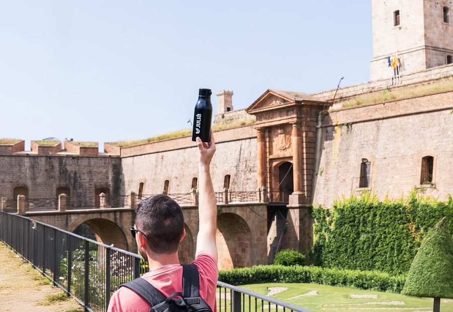 Barcelona: Gothic Quarter Walking Tour w/ Montjuïc Cable Car - Walking Through El Born: Medieval Streets with Real Landmarks