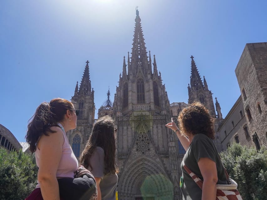 Barcelona: Gothic Quarter Walking Tour w/ Montjuïc Cable Car - The Panoramic Bus Tour and Montjuïc Stops: From City Streets to City Thinking