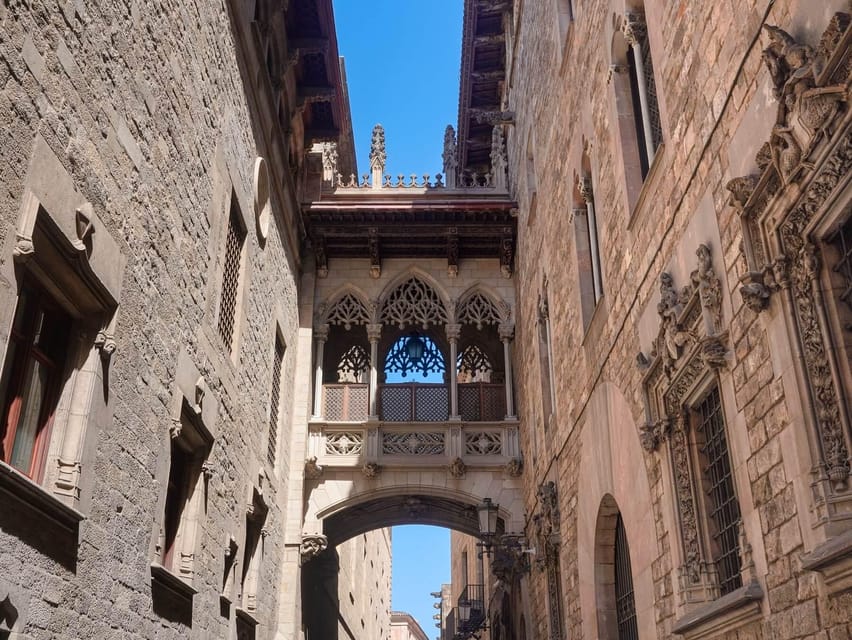 Barcelona: Gothic Quarter Walking Tour w/ Montjuïc Cable Car - Passeig de Gràcia Return Pass: Gaudí from the Road
