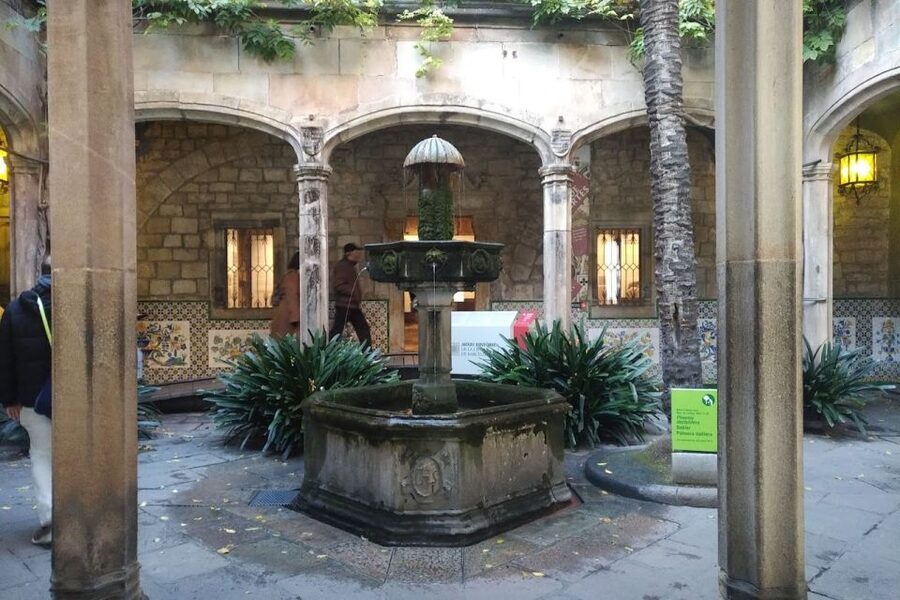 Barcelona: Gothic Quarter Walking Tour with Optional Pintxos - Old Port and the Remains of the City Wall