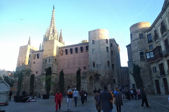 Barcelona Gothic Quarter Walking Tour with Tapas - Craft Barcelona Tapas Finish: Drink and Two Pintxos If You Choose the Option