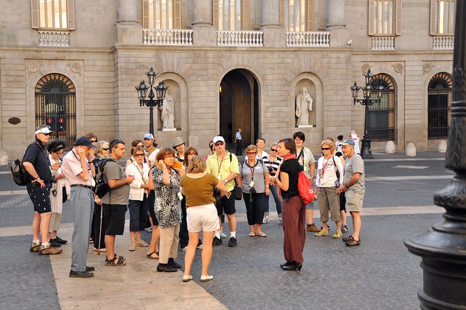 Barcelona: Gothic Quarter Walking Tour - The two quarters you’ll feel, Barrio Gotico and Ribera