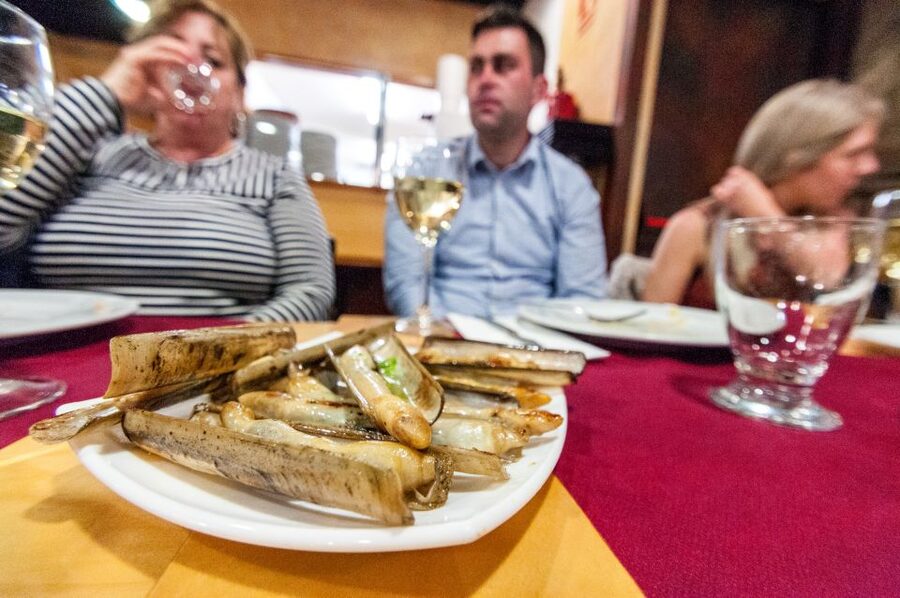Barcelona Gourmet Food & Wine Tour with Local Expert - Who should book this Barcelona wine and tapas tour