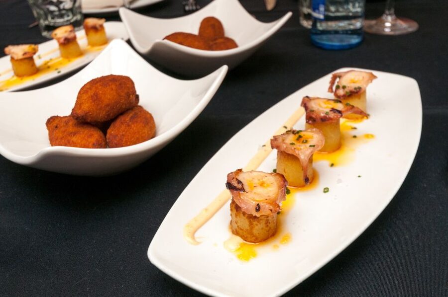 Barcelona Gourmet Food & Wine Tour with Local Expert - How the 14 to 16 tapas servings fit into four hours