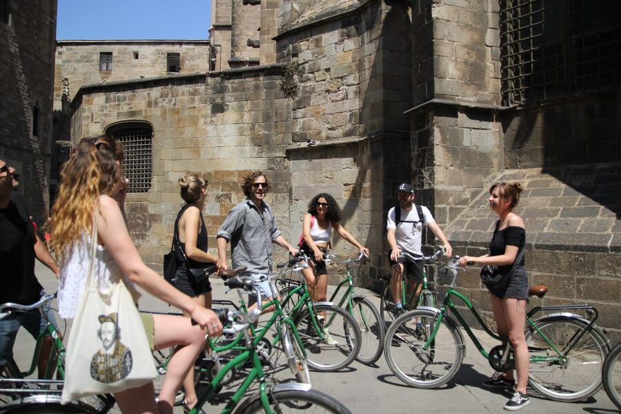 Barcelona: Guided Bike or E-Bike City Tour - Ciutadella Park and Arc de Triomf, a Real Breather Before Sagrada Família