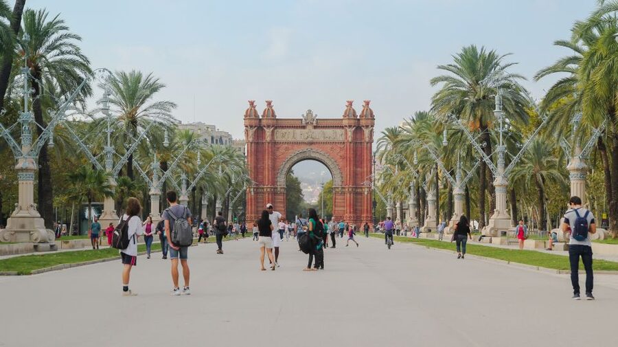 Barcelona: Guided Bike or E-Bike City Tour - Bikes, Pacing, and Safety in Barcelona Traffic (What to Plan For)