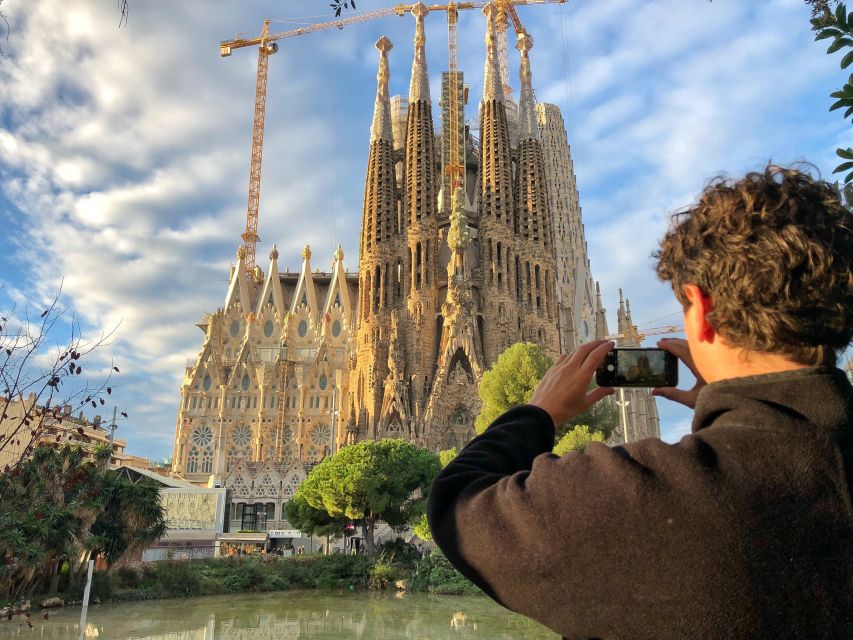 Barcelona: Guided Bike or E-Bike City Tour - Meeting by the Plaça Reial Fountain, Then Snaking Into the Gothic Quarter