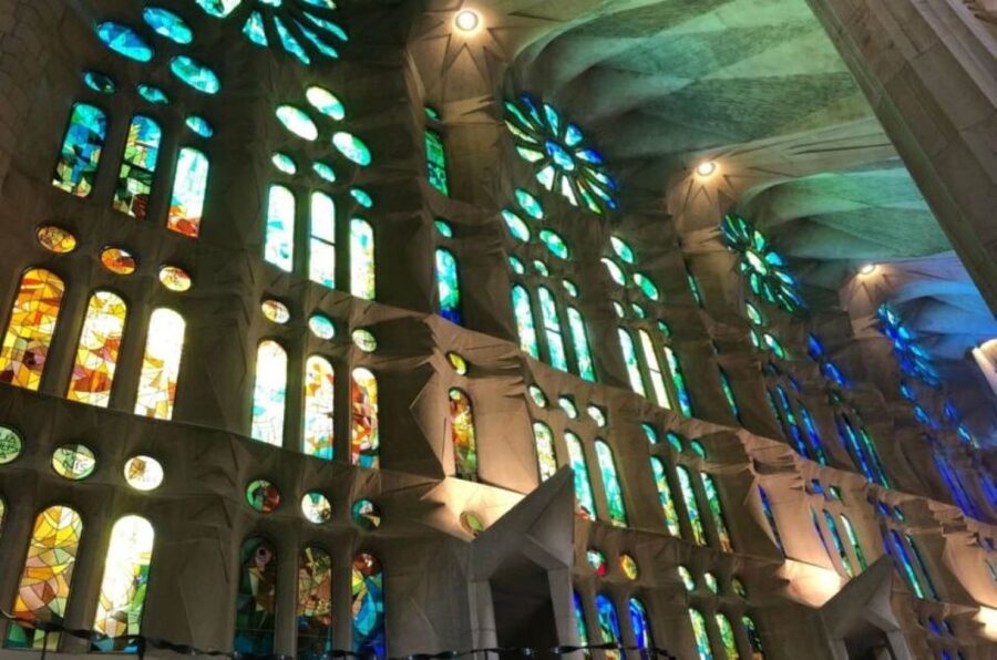 Barcelona: Guided Sagrada Familia Tour & Skip-The-Line Entry - Skip-The-Line Entry: What Changes in Your 2 Hours