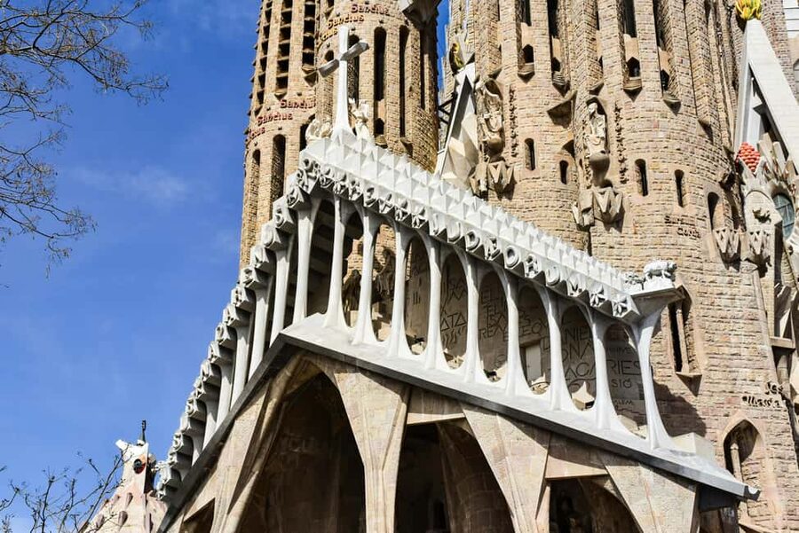Barcelona: Guided tour e-bike Barcelona historical and modernist Barcelona - Short tour vs full tour: pick based on your attention span