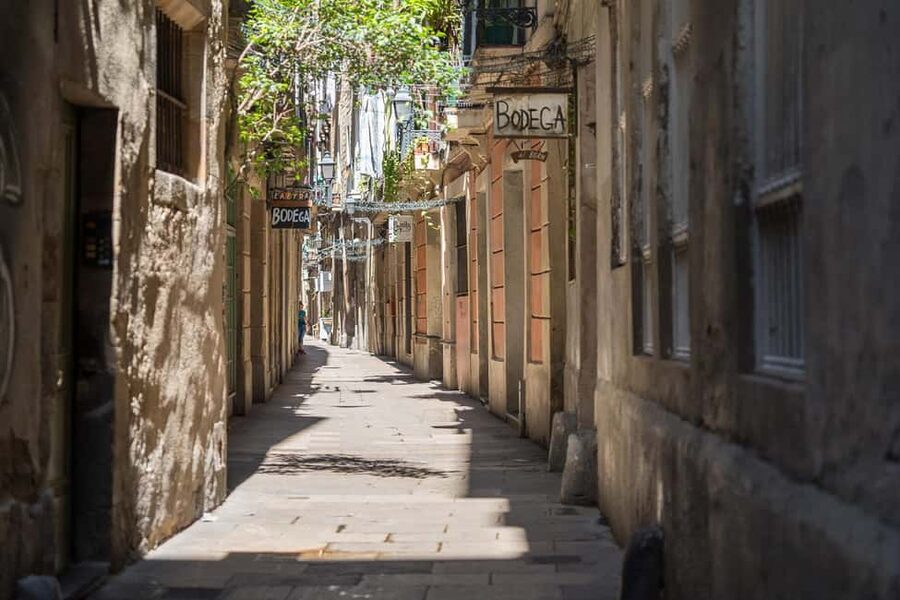 Barcelona guided tour in French - Jérémy’s iPad teaching style, plus the WhatsApp aftercare