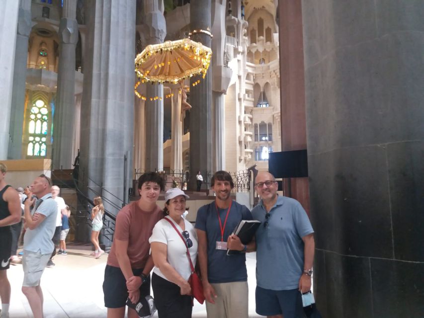Barcelona: Guided Tour of Sagrada Familia - Evening timing: when the crowds thin out