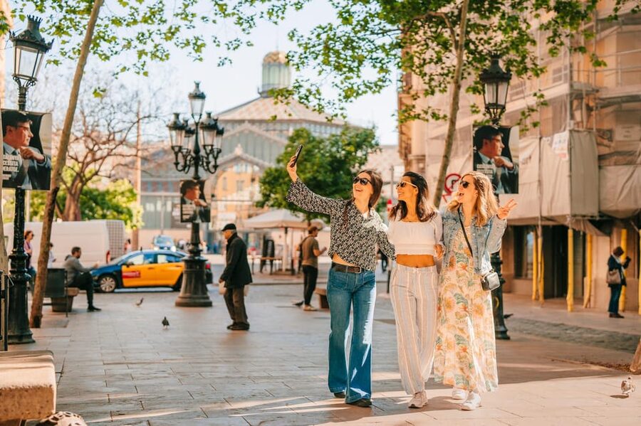 Barcelona: Guided Walking City Tour, Cable Car & Boat Ride - Port Vell and the Columbus Monument by Boat
