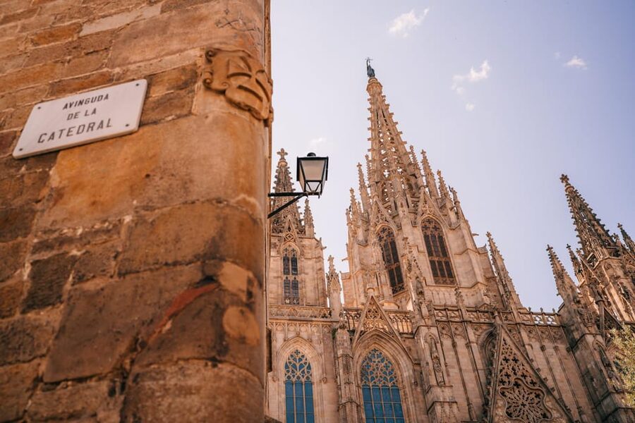 Barcelona: Guided Walking City Tour, Cable Car & Boat Ride - Practical tips that will make your day easier