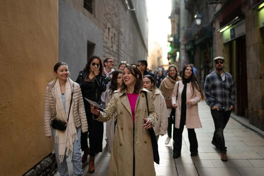Barcelona: Guided Walking Tour - Sant Felip Neri Square and Plaça de l’Àngel: squares that let you breathe