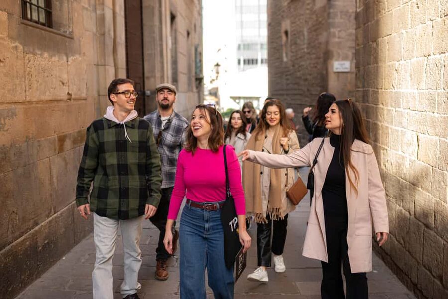 Barcelona: Guided Walking Tour of Top Sights and Hidden Gems - A 2-hour Gothic Quarter walk that gives Barcelona momentum