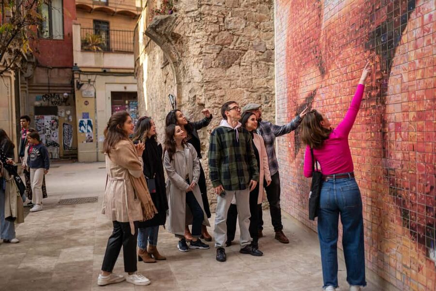 Barcelona: Guided Walking Tour of Top Sights and Hidden Gems - Els Quatre Gats: a quick stop that adds personality to old stone