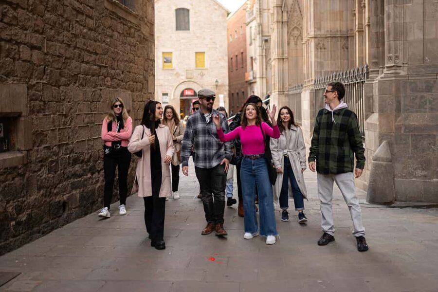 Barcelona: Guided Walking Tour of Top Sights and Hidden Gems - Finding your guide at Plaça Nova, and why the Barcino sculpture is a smart opener