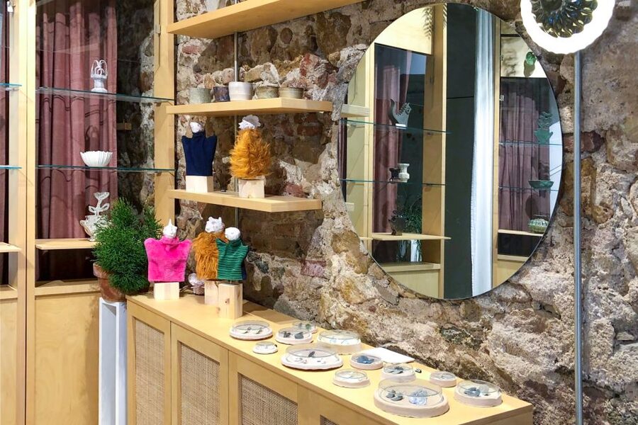 Barcelona: Handmade Ceramic Tiles Workshop - Getting your photos and keeping the experience low-stress