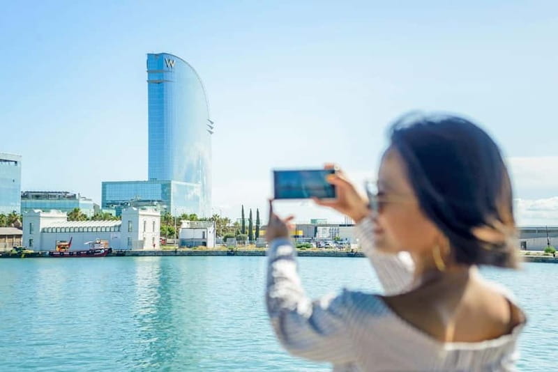 Barcelona: Helicopter Flight, Boat Ride, and Walking Tour - Getting Your Bearings on Passeig de Gracia
