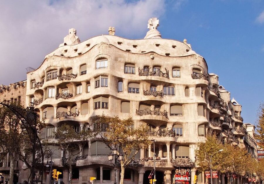 Barcelona: Helicopter Flight, Boat Ride, and Walking Tour - The 6-minute helicopter flight: short, high impact