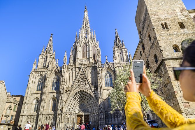 Barcelona Helicopter, Sailboat & Old Town Private Walking Tour - Passeig de Gràcia, Plaça de Catalunya, and what you should notice while walking