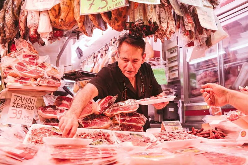 Barcelona: Hidden Markets, Tapas & Paella Food Tour - Walking route and neighborhood feel: Born’s maze, Barceloneta’s coast