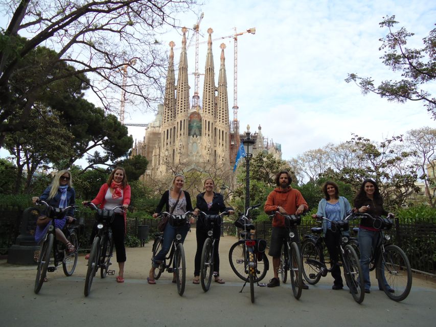 Barcelona Highlights Bike Tour: Cycle along the beach! - Meeting at Pensió 45 and Getting Rolling on Time
