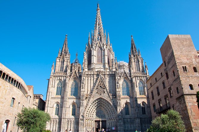Barcelona Highlights Guided Tour with Monjuic Cable Car - Why this route works for a first-time Barcelona day