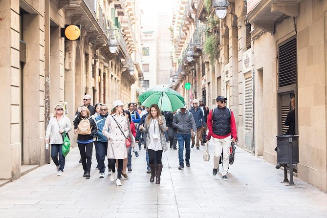 Barcelona Highlights Guided Tour with Monjuic Cable Car - Walking El Born and the Gothic Quarter, what you’ll actually notice