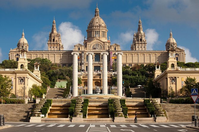 Barcelona Highlights Guided Tour with Monjuic Cable Car - Check-in at Julià Travel near Estació del Nord, then a coach that keeps you moving