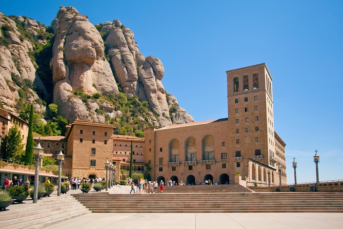 Barcelona Highlights & Montserrat with Port or Hotel Pick Up - A One-Day Route That Connects Montjuic to Montserrat