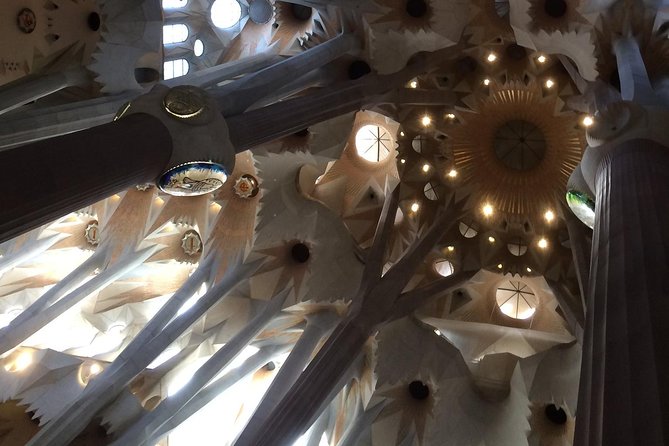Barcelona: Highlights of Sagrada Familia Max 6 People Guided Tour - Early Entry and a 6-Person Max: Why This Feels Less Rushed