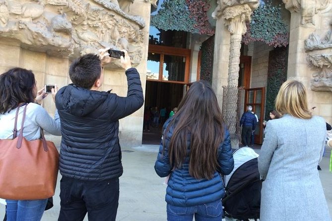 Barcelona: Highlights of Sagrada Familia Max 6 People Guided Tour - Skip the Line Without Losing Your Day to Crowd Chaos