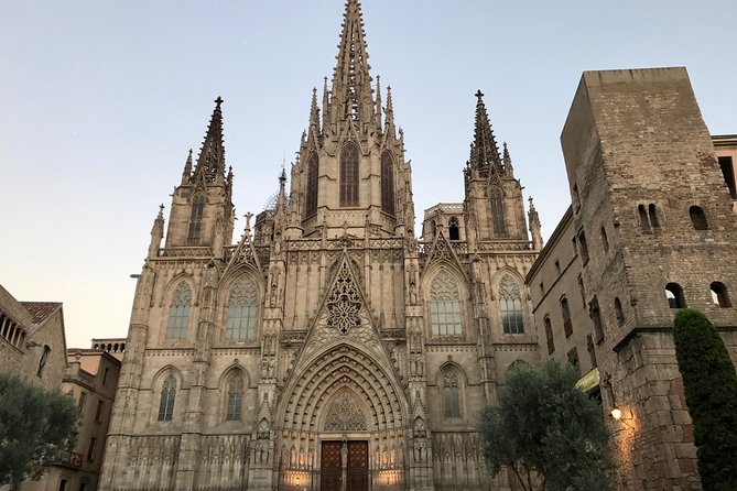 Barcelona Highlights Private Tour in a chauffeured Mercedes-Benz - Why a chauffeured Mercedes-Benz makes sense for a highlights day