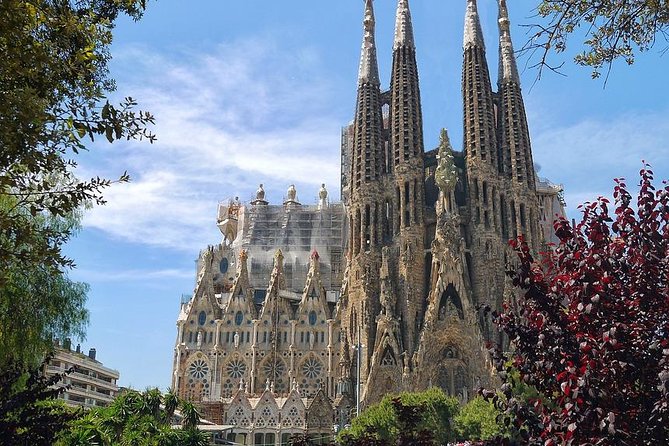 Barcelona Highlights Private Tour with Driver and Official Guide - A four-hour highlights route that actually makes sense
