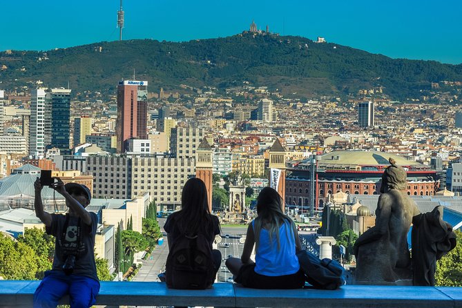 Barcelona Highlights & Sagrada Familia Tour: Priority Access - Guides, Group Size, and the Pace That Keeps It Fun