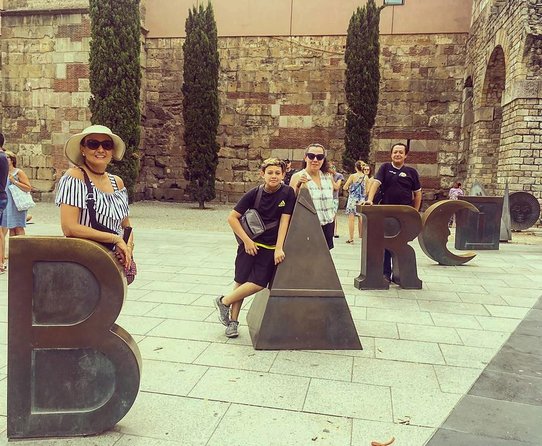 Barcelona Highlights & Secrets Private Tour with Tapa & Drink - Plaça Sant Felip Neri and Ajuntament: quiet power in side squares