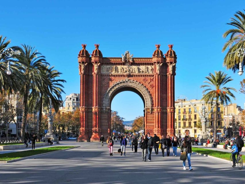 Barcelona Highlights Small Group Half-Day Tour with Pickup - Eixample planning and the approach toward Sagrada Família